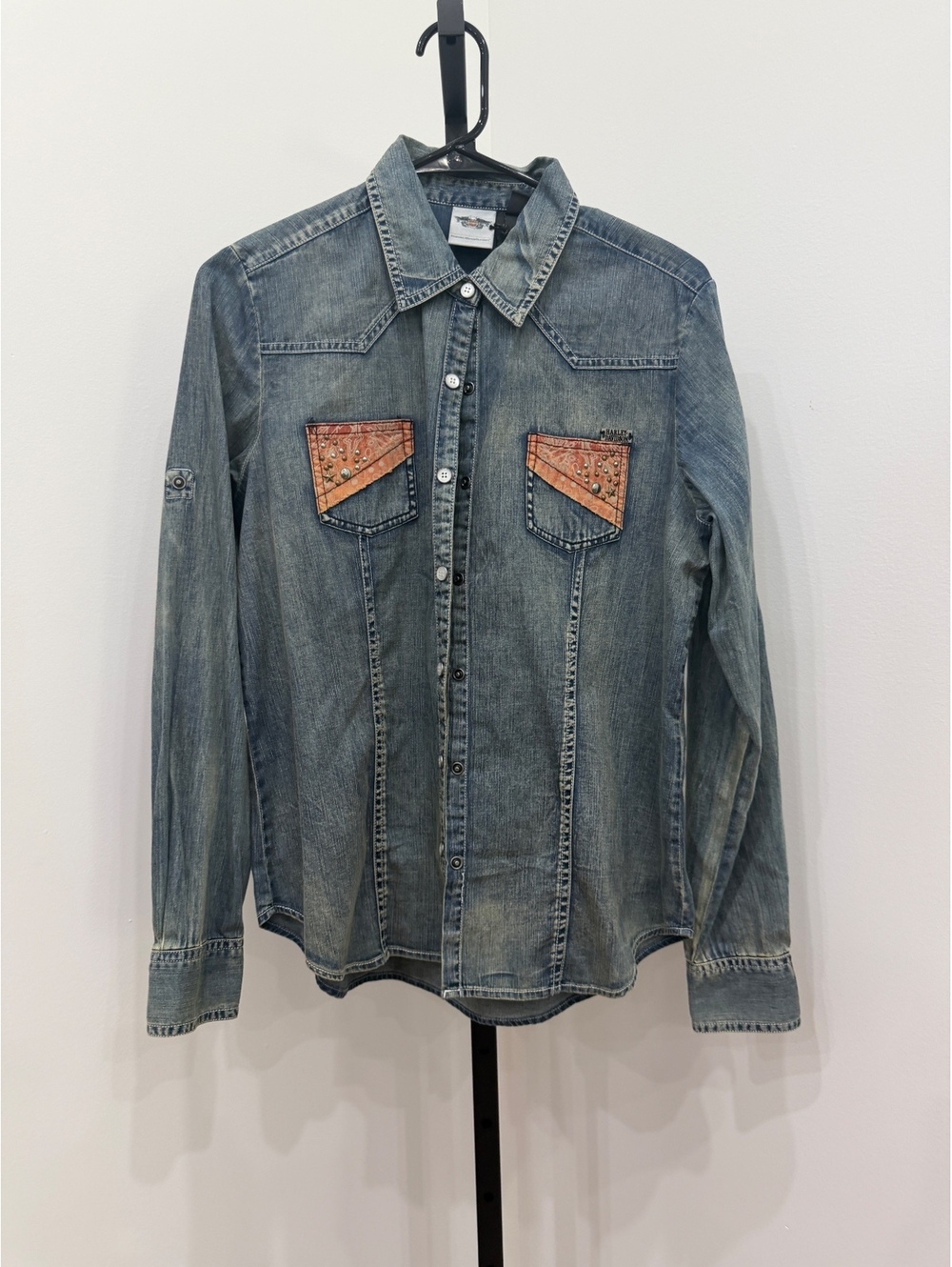 NWT Harley-Davidson Women's Denim Shirt with Roll-Tab Sleeves, Medium - Picture 2 of 6